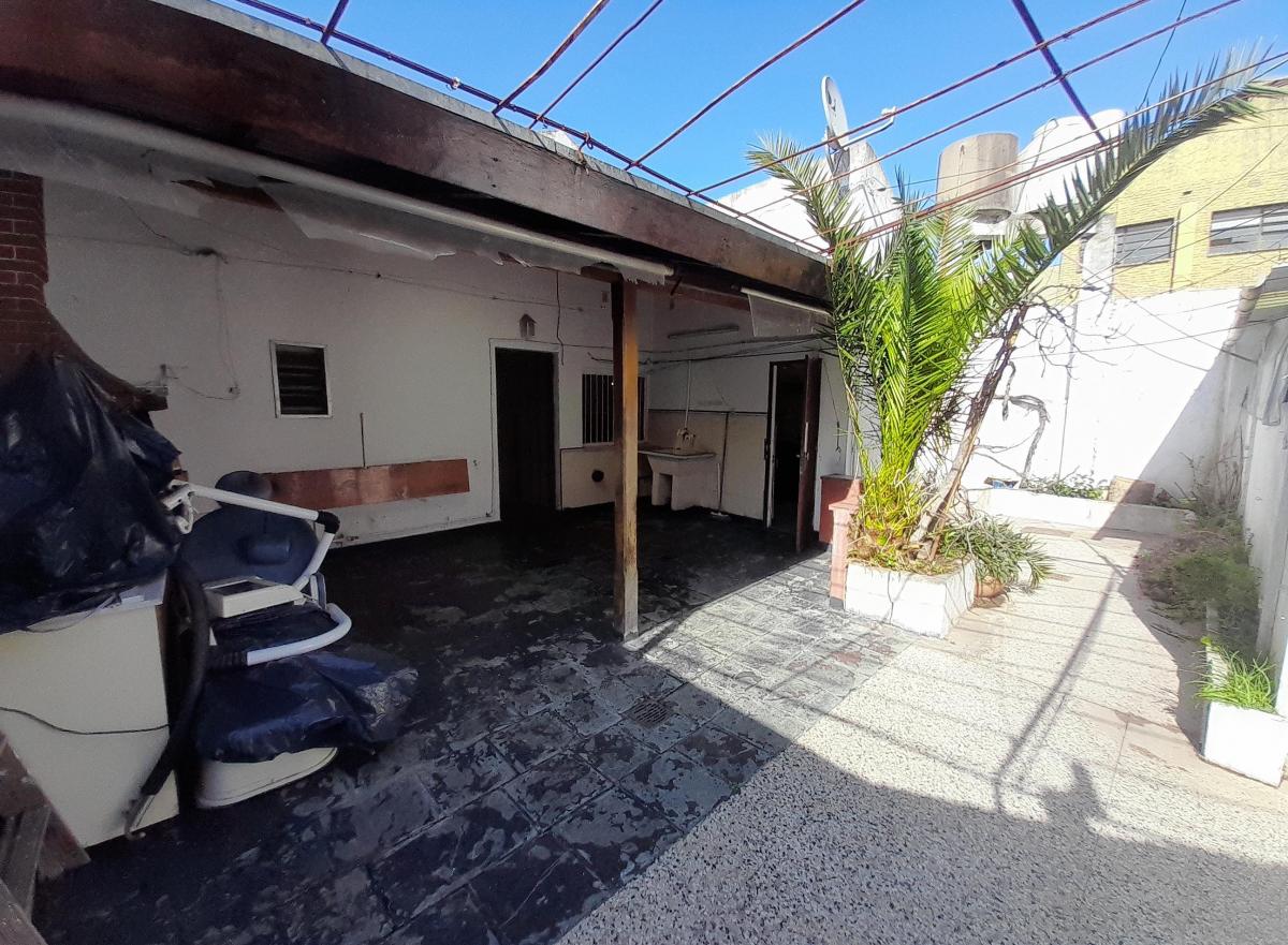Casa multifamiliar en 2 plantas. APTO PROFESIONAL. OPORTUNIDAD!!