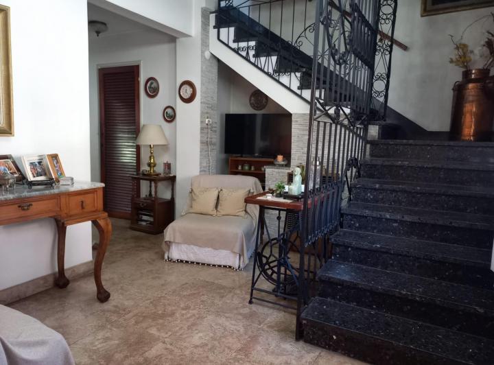 EXCELENTE PH TIPO CASA INDEPENDIENTE CON COCHERA Y TERRAZA!!!