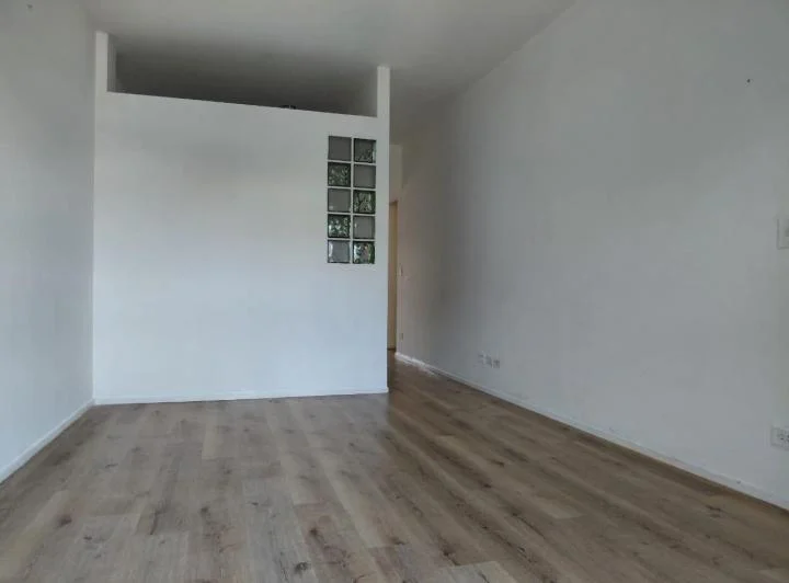 DPTO 2 AMB MAS ESCRITORIO CON 2 BALCONES. BAJAS EXPENSAS!!!!CERCANO A AVENIDA 2