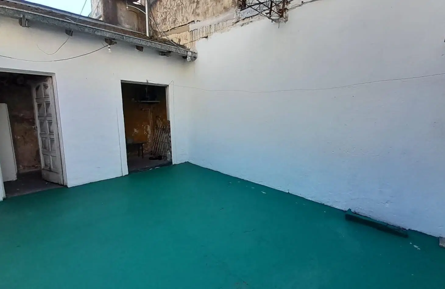 OFICINA 2 AMB C/2 PATIOS + DEPOSITO/COCHERAS. 5