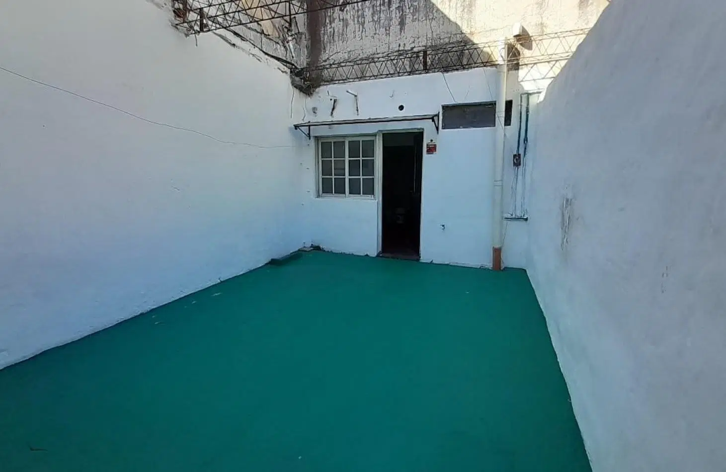 OFICINA 2 AMB C/2 PATIOS + DEPOSITO/COCHERAS. 4
