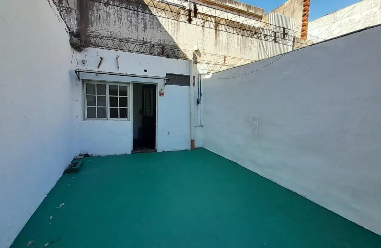 OFICINA 2 AMB C/2 PATIOS + DEPOSITO/COCHERAS. 3