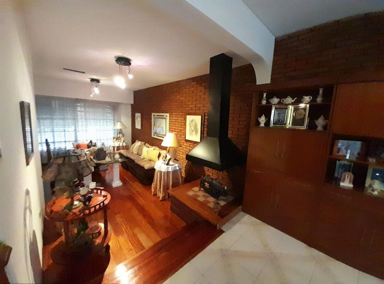 Foto de Chalet 7 amb en 3 plantas s/lote de 258m2. Impecable estado., imagen 3