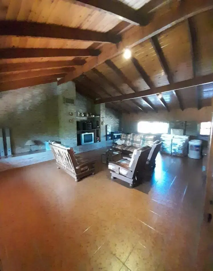 Chalet 7 amb en 3 plantas s/lote de 258m2. Impecable estado. 5