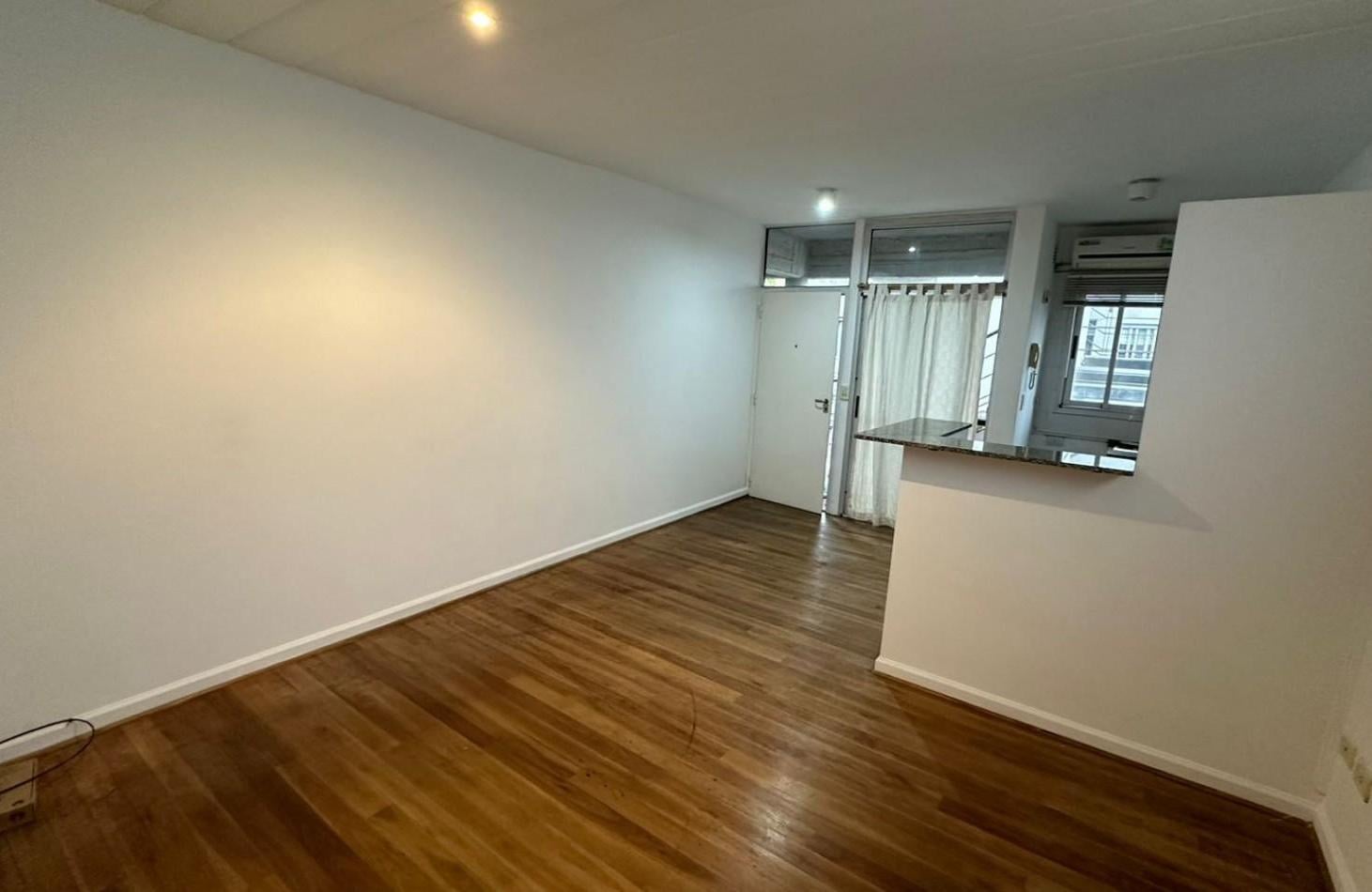 Foto de Departamento en Alquiler. Inmejorable ubicacion. Con balcon y cochera, imagen 5