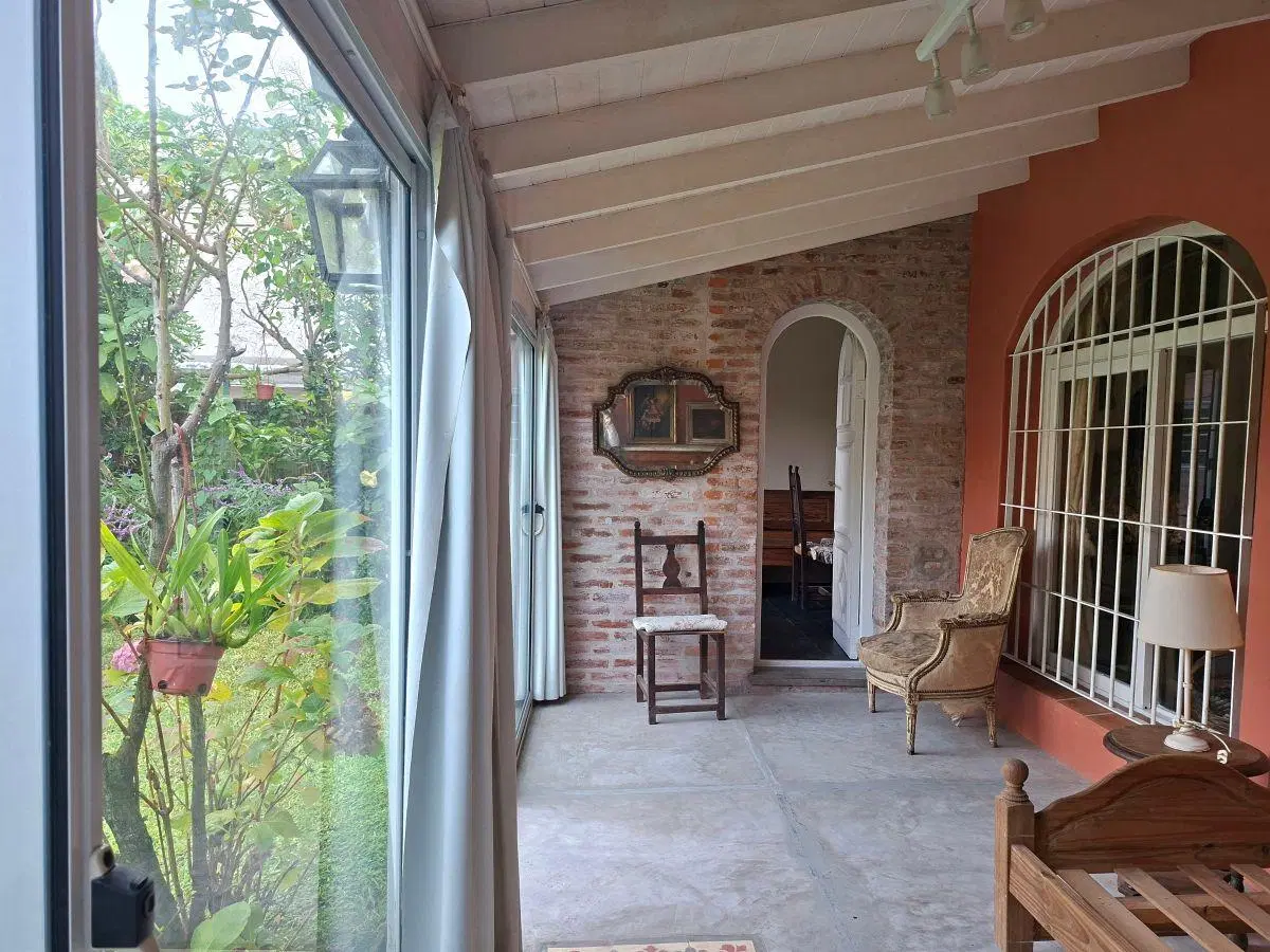 CASA EN VENTA BECCAR 5 AMB JARDÍN PILETA QUINCHO GARAGE EXCEL. UBICACION 2
