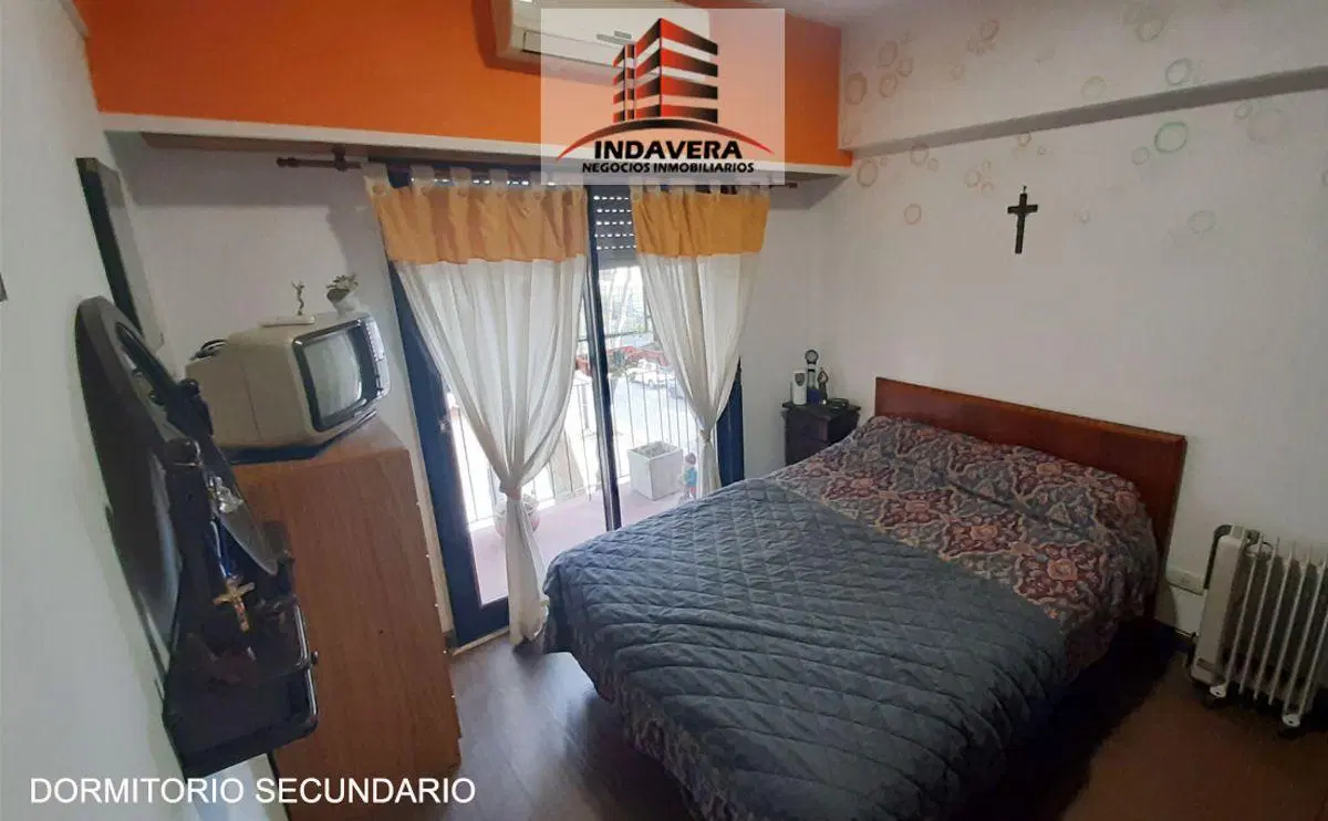Excelente Depto de 3 Amb con Dependencia 76 m² Tot, 2 Balcones y Cochera (14m2). Caseros 3