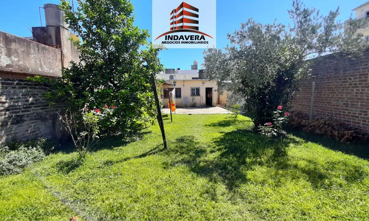 Excelente PH de 320 m2 Totales. 3 Amb. Quincho. Hermoso Fondo. Caseros Centro 2