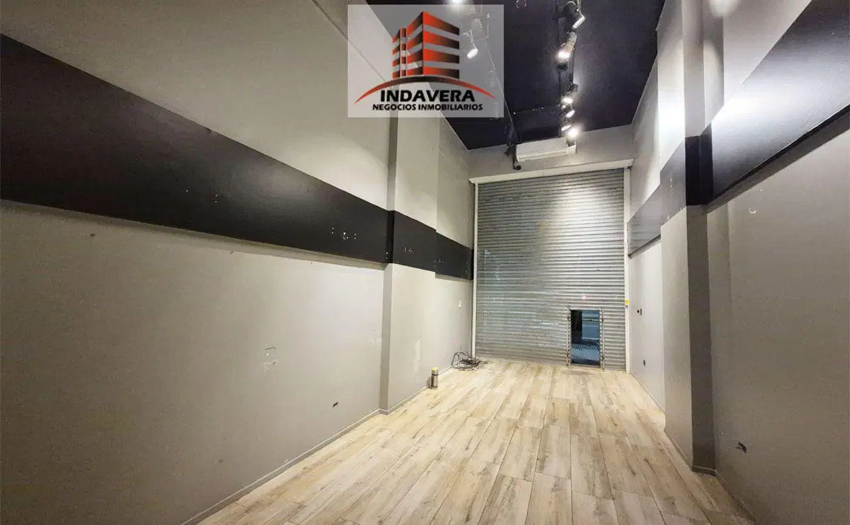 Excelente Local 71m2 Totales sobre Av. – Caseros Centro 2