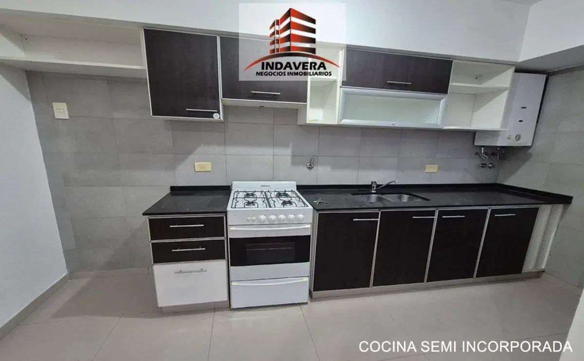 EXCELENTE 2 AMBIENTES CON BALCÓN Y VISTA ABIERTA - CASEROS CENTRO 3