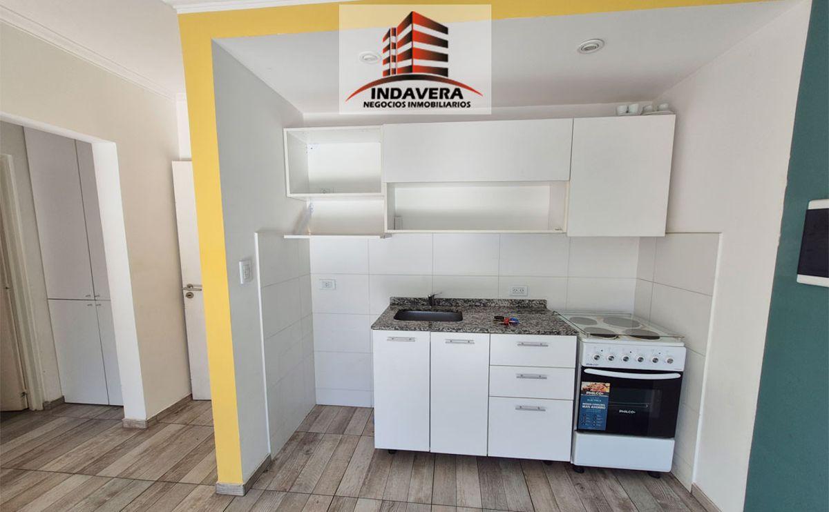 Foto de Excelente 2 AMB CON COCHERA DESCUBIERTA- 45 m2 Totales. CASEROS CENTRO, imagen 5