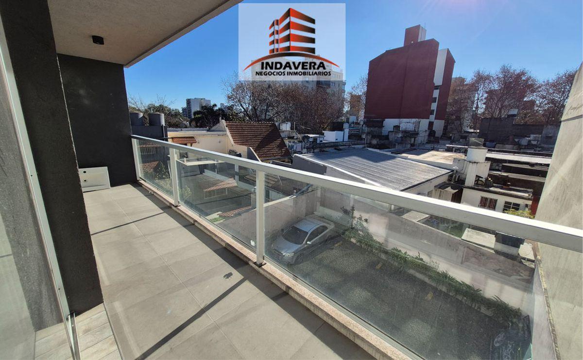 Foto de Excelente 2 AMB CON COCHERA DESCUBIERTA- 45 m2 Totales. CASEROS CENTRO, imagen 3
