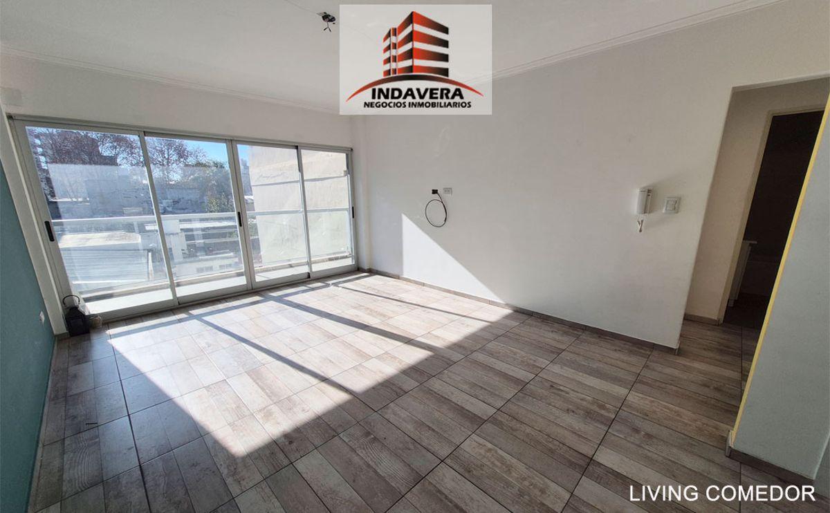 Foto de Excelente 2 AMB CON COCHERA DESCUBIERTA- 45 m2 Totales. CASEROS CENTRO, imagen 1