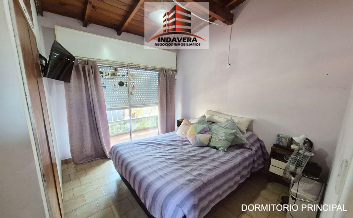Foto de En venta 3 Deptos Tipo PH mas Galpón o local y/o Cocheras, imagen 2