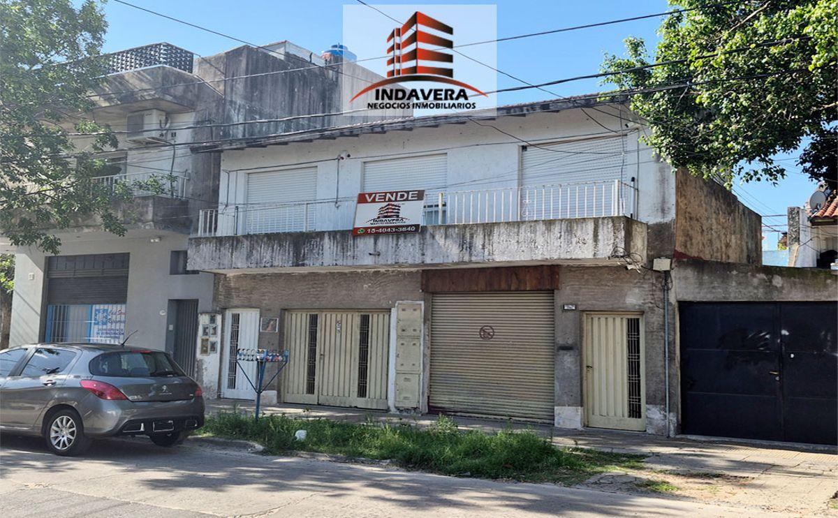 Foto de En venta 3 Deptos Tipo PH mas Galpón o local y/o Cocheras, imagen 1