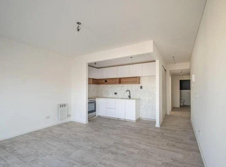 DEPARTAMENTO 2 AMBIENTES. A ESTRENAR. PISO ALTO. FLORES 5