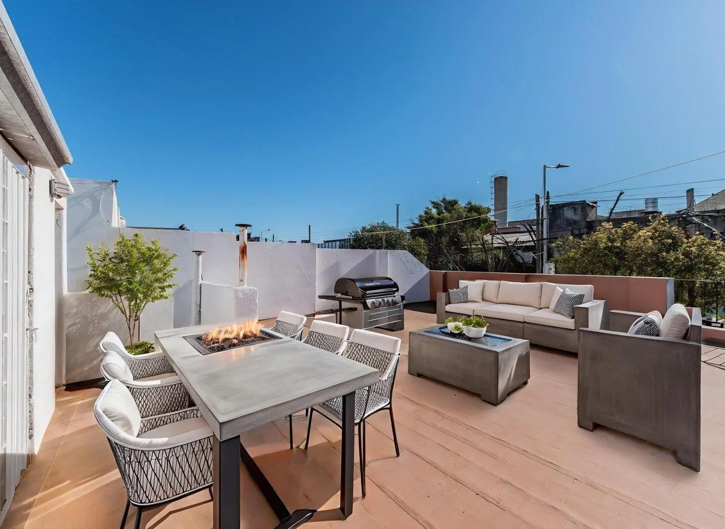 CASA - MUY BUEN ESTADO - CON TERRAZA. 4 AMBIENTES. LOTE PROPIO. AVELLANEDA 1