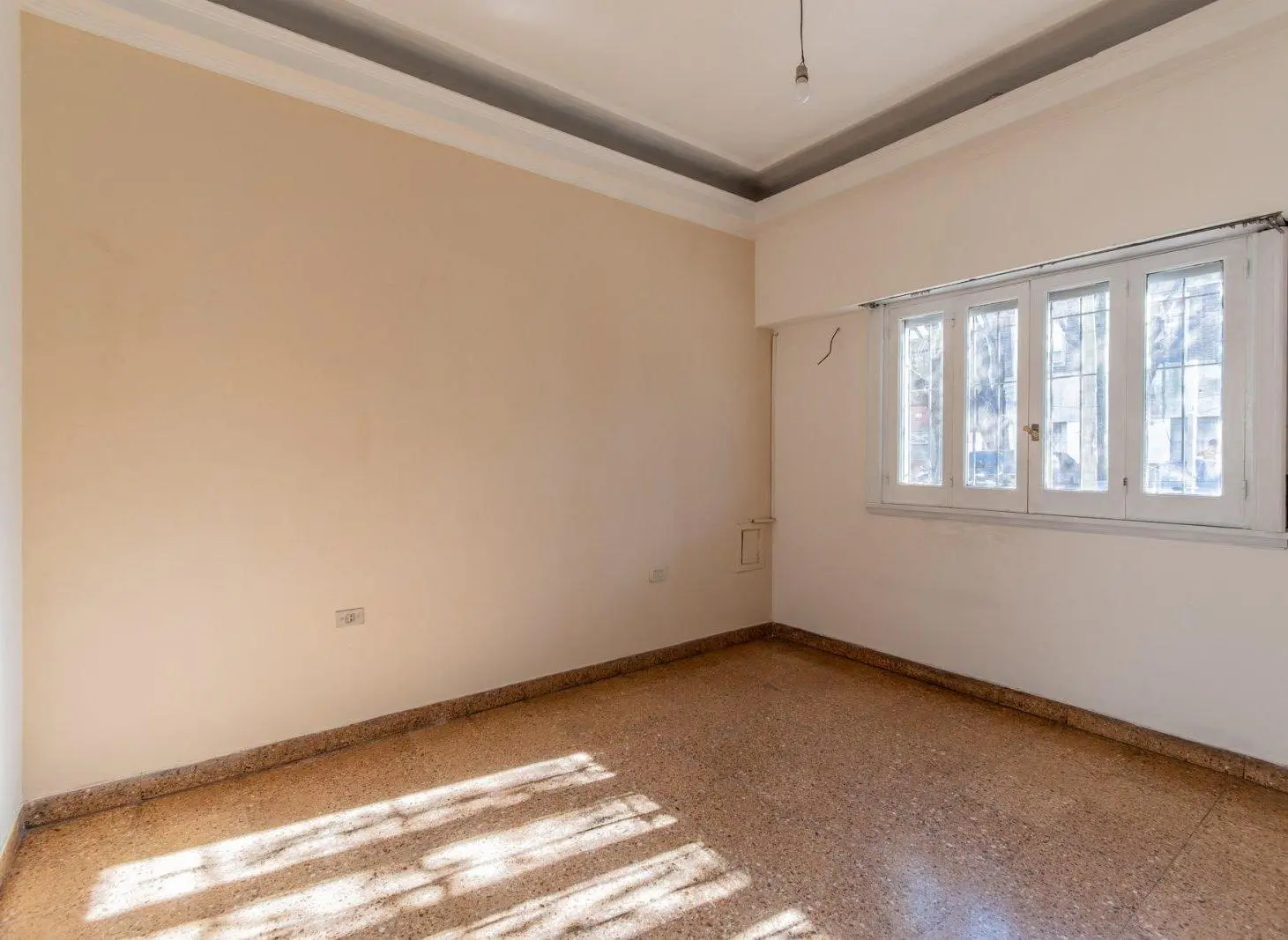 CASA - MUY BUEN ESTADO - CON TERRAZA. 4 AMBIENTES. LOTE PROPIO. AVELLANEDA 4