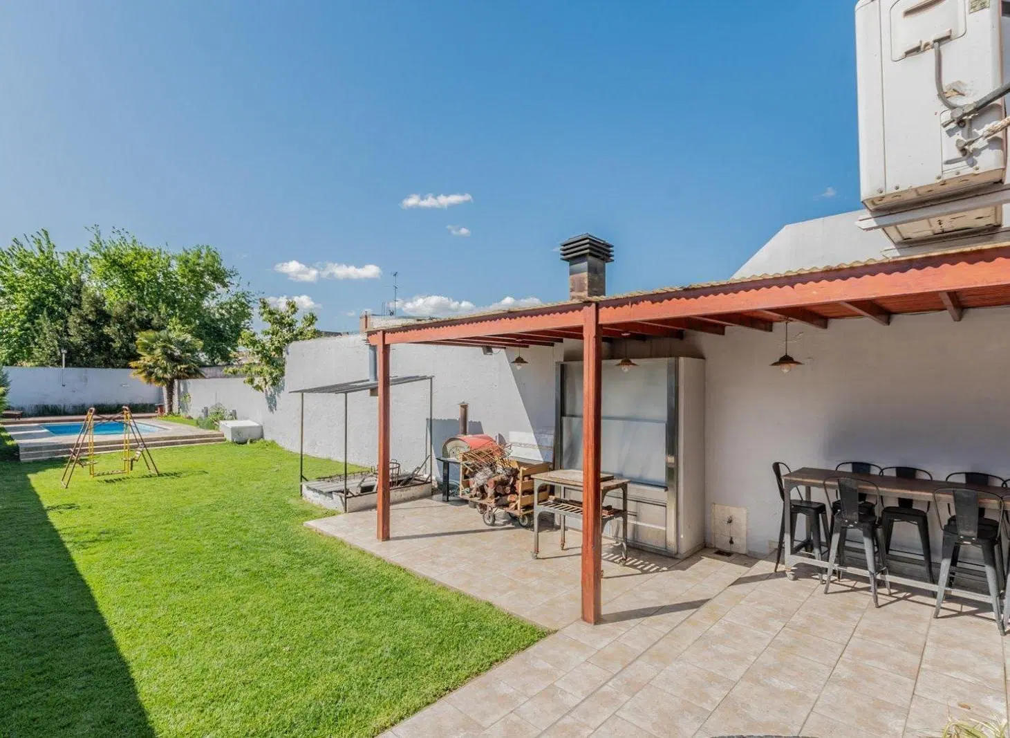CASA APTO CREDITO. JARDIN - PILETA - PARRILLA - COCHERAS. BANFIELD OESTE. 3
