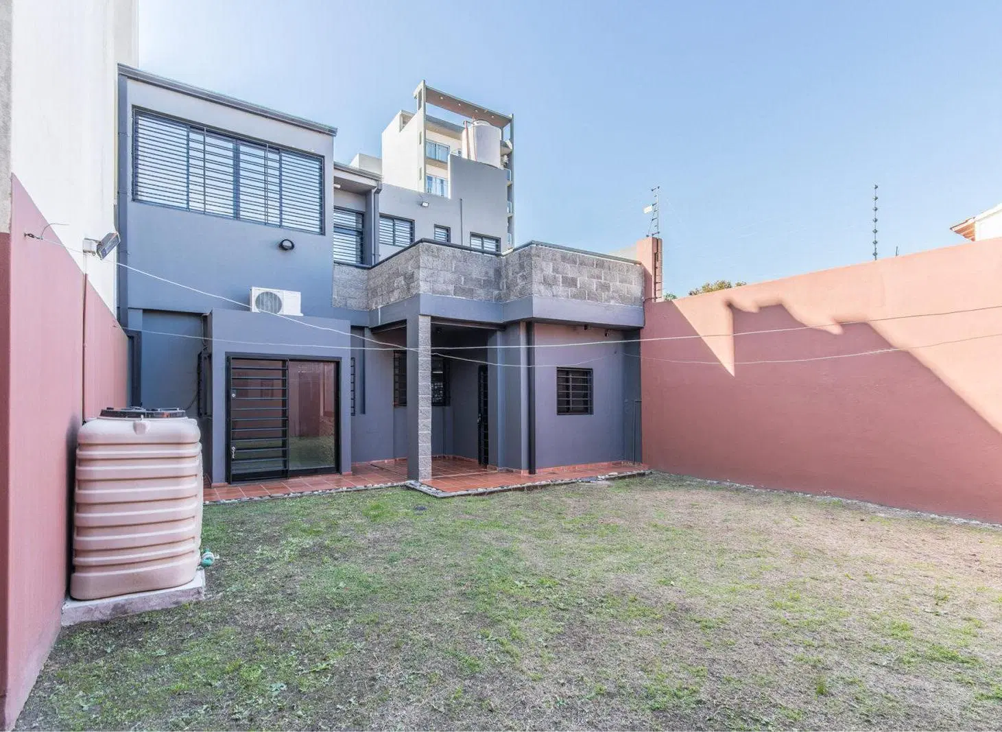 CASA MODERNA CON JARDIN - TERRAZA - COCHERA - Wilde centro Avellaneda 5