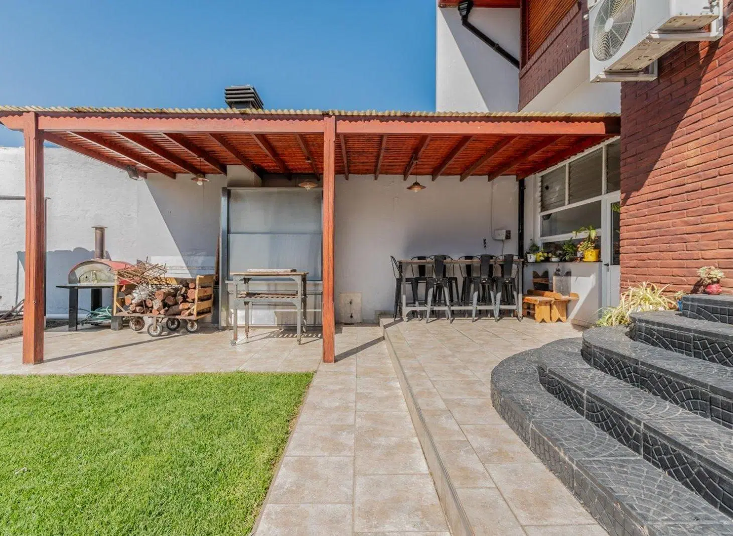 CASA APTO CREDITO. JARDIN - PILETA - PARRILLA - COCHERAS. BANFIELD OESTE. 4