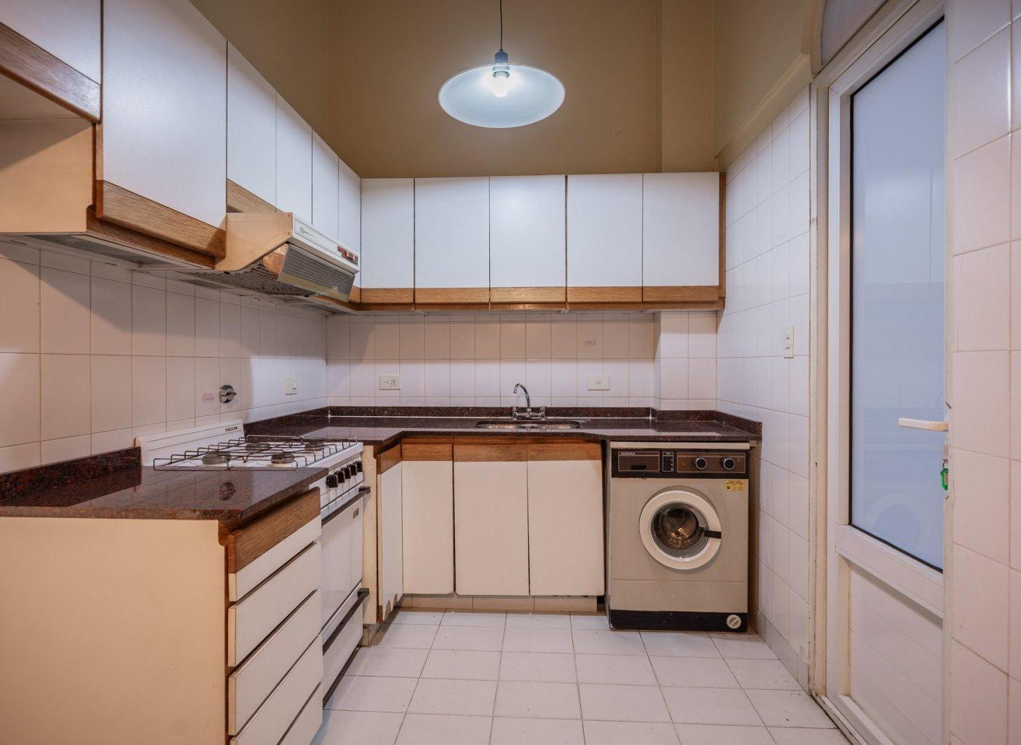 Foto de DEPARTAMENTO CON PATIO. PLANTA BAJA. 2 AMB + DEPENDENCIA. URIBURU Y, imagen 2