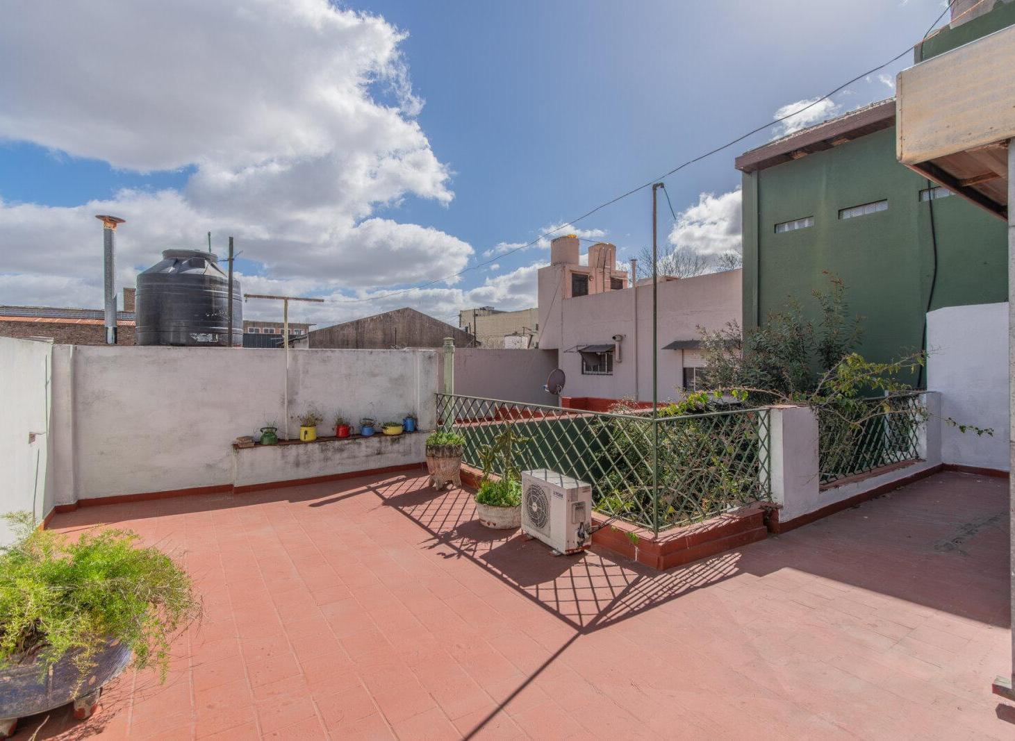 Foto de PH TIPO CASA - DOS DORMITORIOS - TERRAZA - PATIO - LANUS OESTE, imagen 3