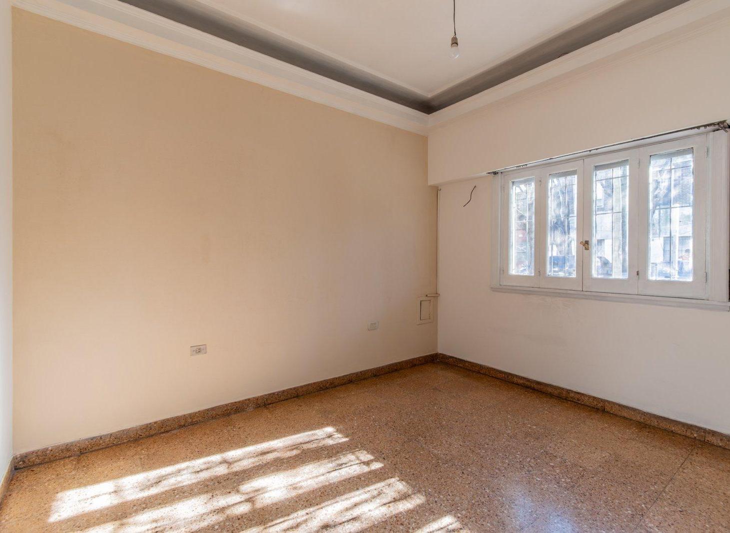 Foto de CASA - MUY BUEN ESTADO - CON TERRAZA. 4 AMBIENTES. LOTE PROPIO, imagen 2