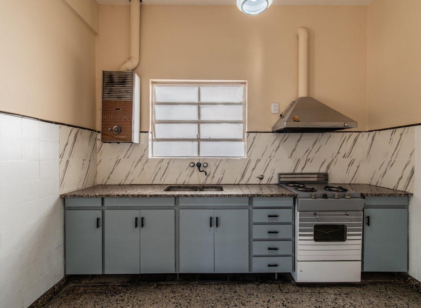 Foto de CASA - MUY BUEN ESTADO - CON TERRAZA. 4 AMBIENTES. LOTE PROPIO, imagen 1