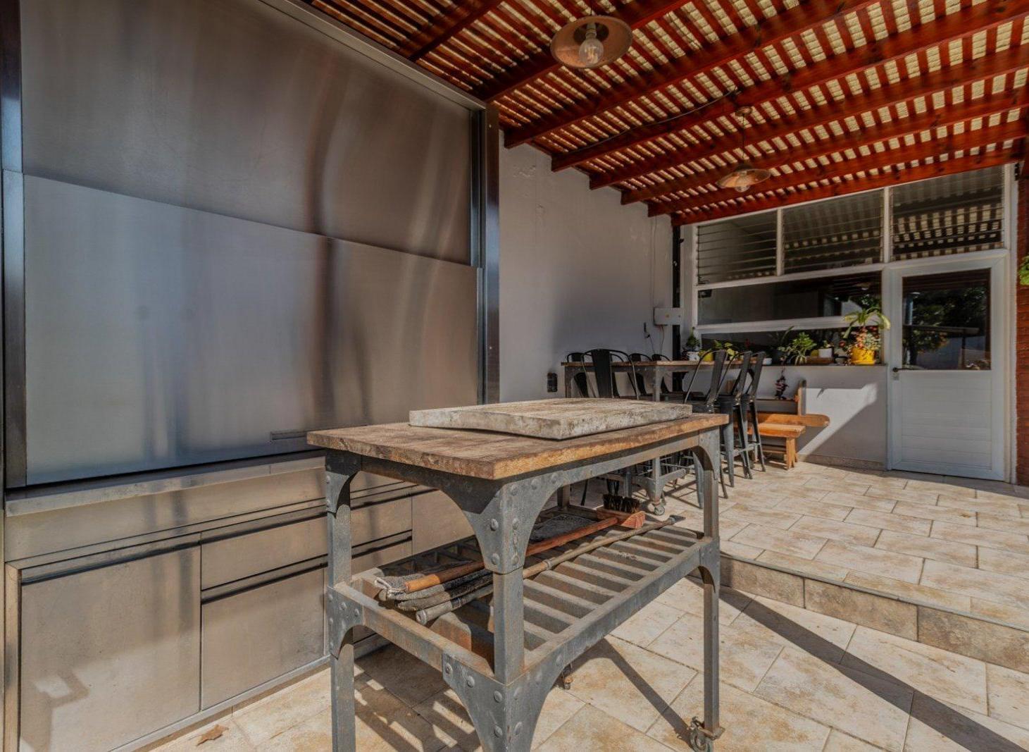 Foto de CASA APTO CREDITO EN BANFIELD. JARDÍN - PILETA - 4 DORMITORIOS., imagen 5