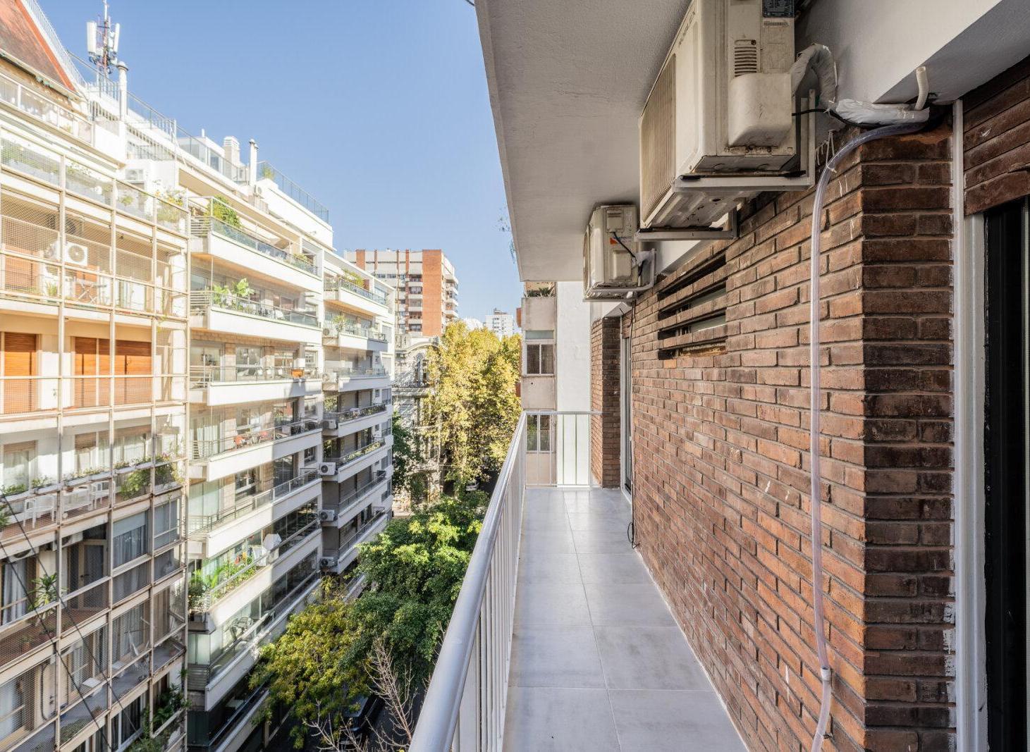 Foto de DEPARTAMENTO 3 AMBIENTES. RECICLADO. BALCON AL FRENTE. RECOLETA, imagen 2