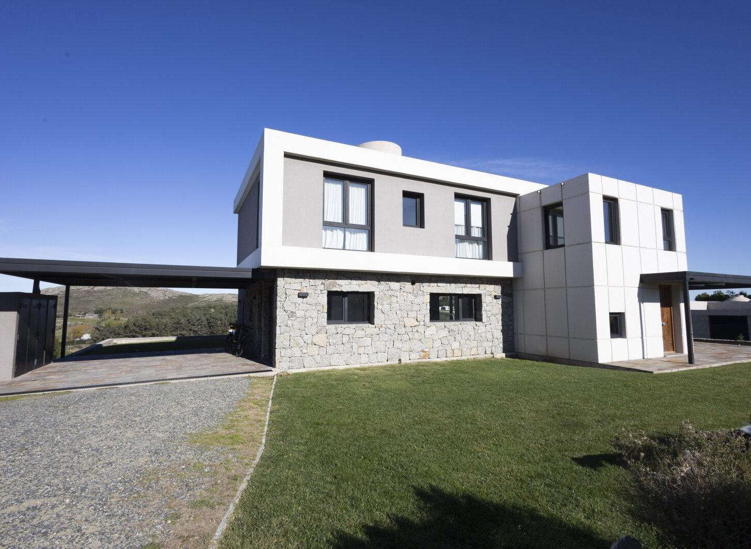 Foto de CASA EN VENTA EN VALLE DE TANDIL GOLF CLUB | AMPLITUD, CONFORT Y, imagen 2