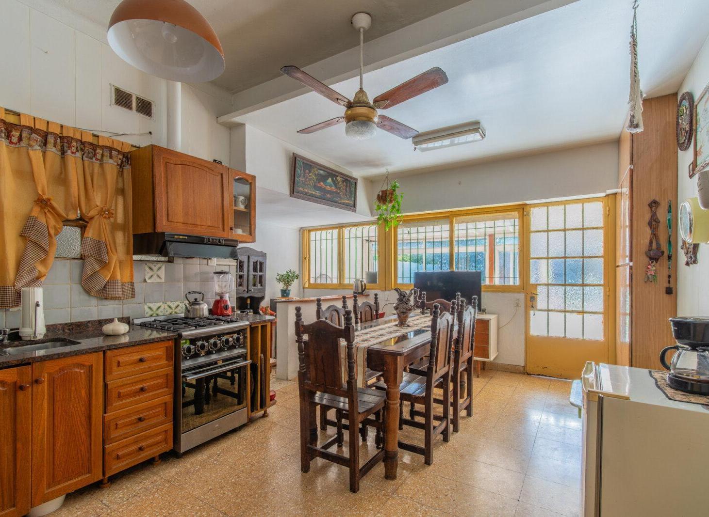 Foto de CASA 5 AMBIENTES- COCHERA-PILETA Y QUINCHO, imagen 3