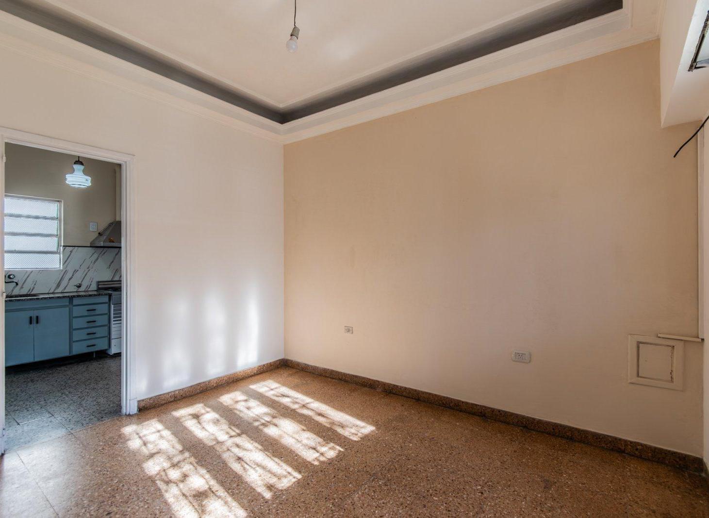 Foto de CASA - MUY BUEN ESTADO - CON TERRAZA. 4 AMBIENTES. LOTE PROPIO, imagen 5