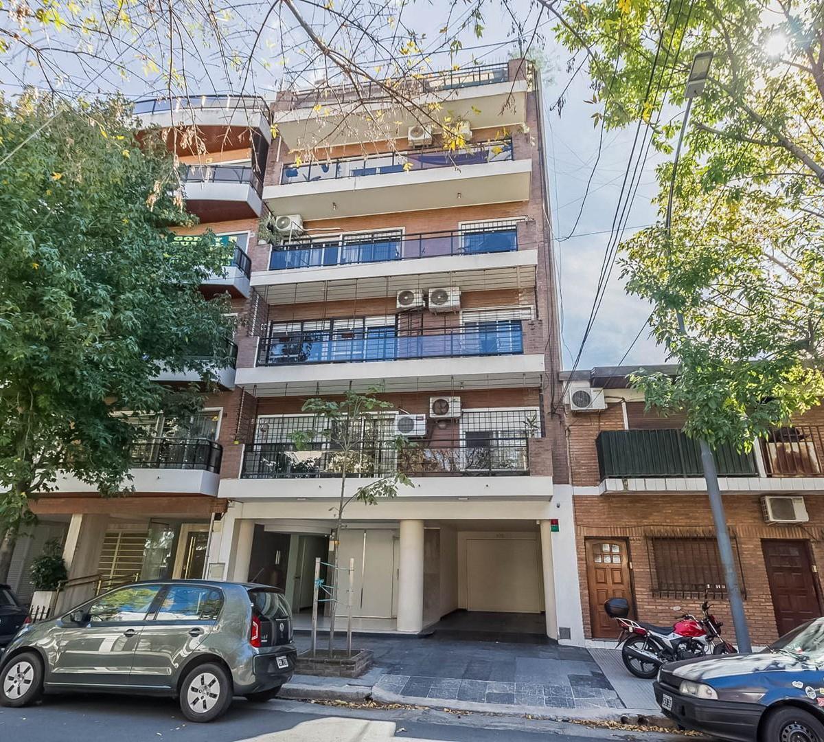 Venta Dpto 3 Ambientes Al Frente C/balcón Aterrazado y Cochera Cubierta en Monte Castro 3