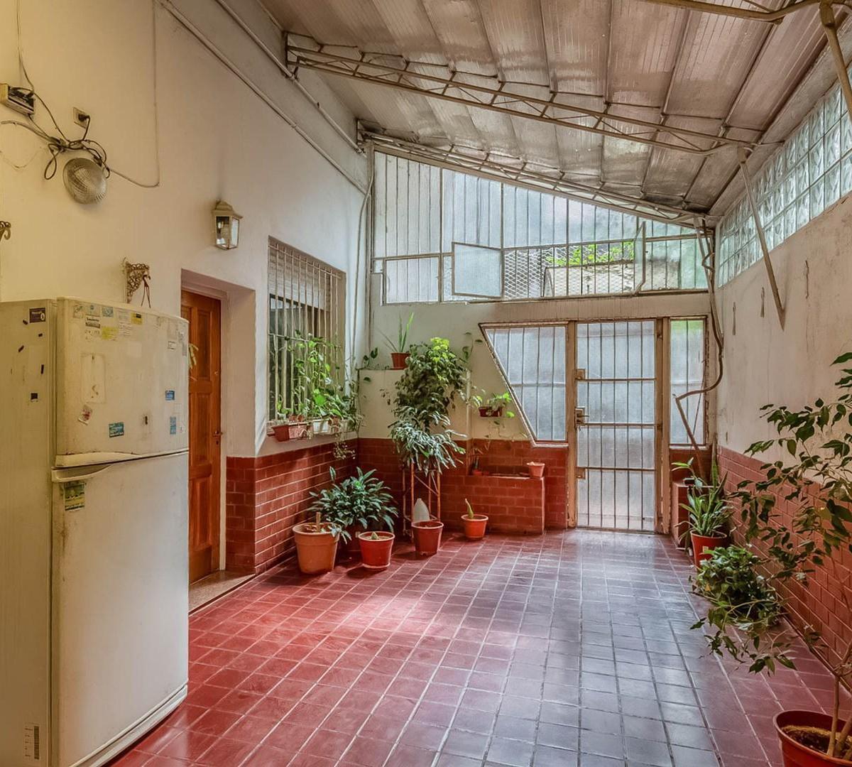 Venta PH 4 Ambientes 2 Patios Grandes Sin Expensas en Parque Patricios 2