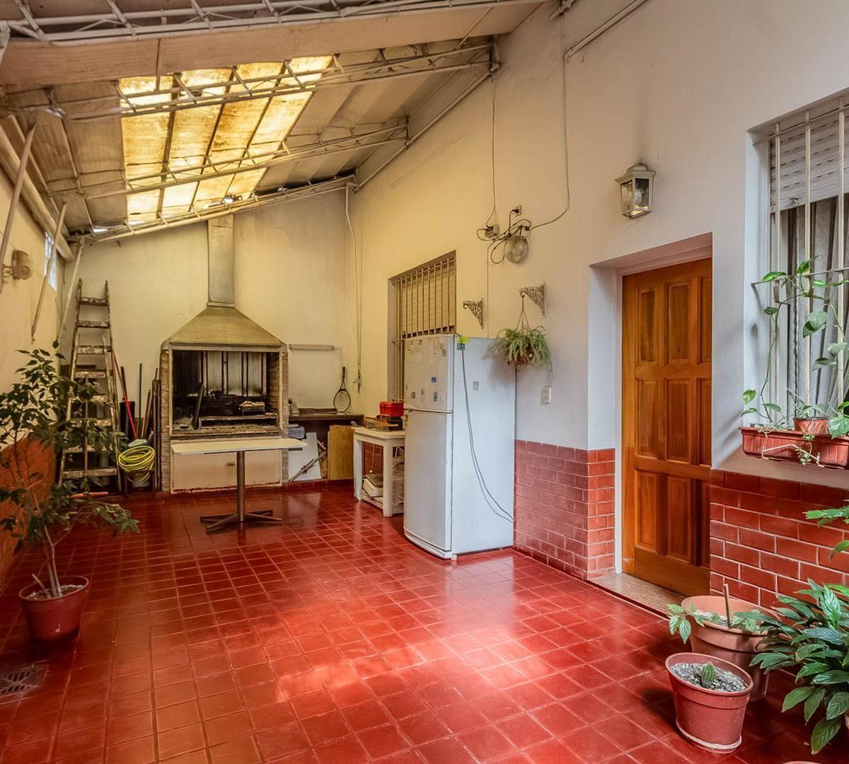 Venta PH 4 Ambientes 2 Patios Grandes Sin Expensas en Parque Patricios 3