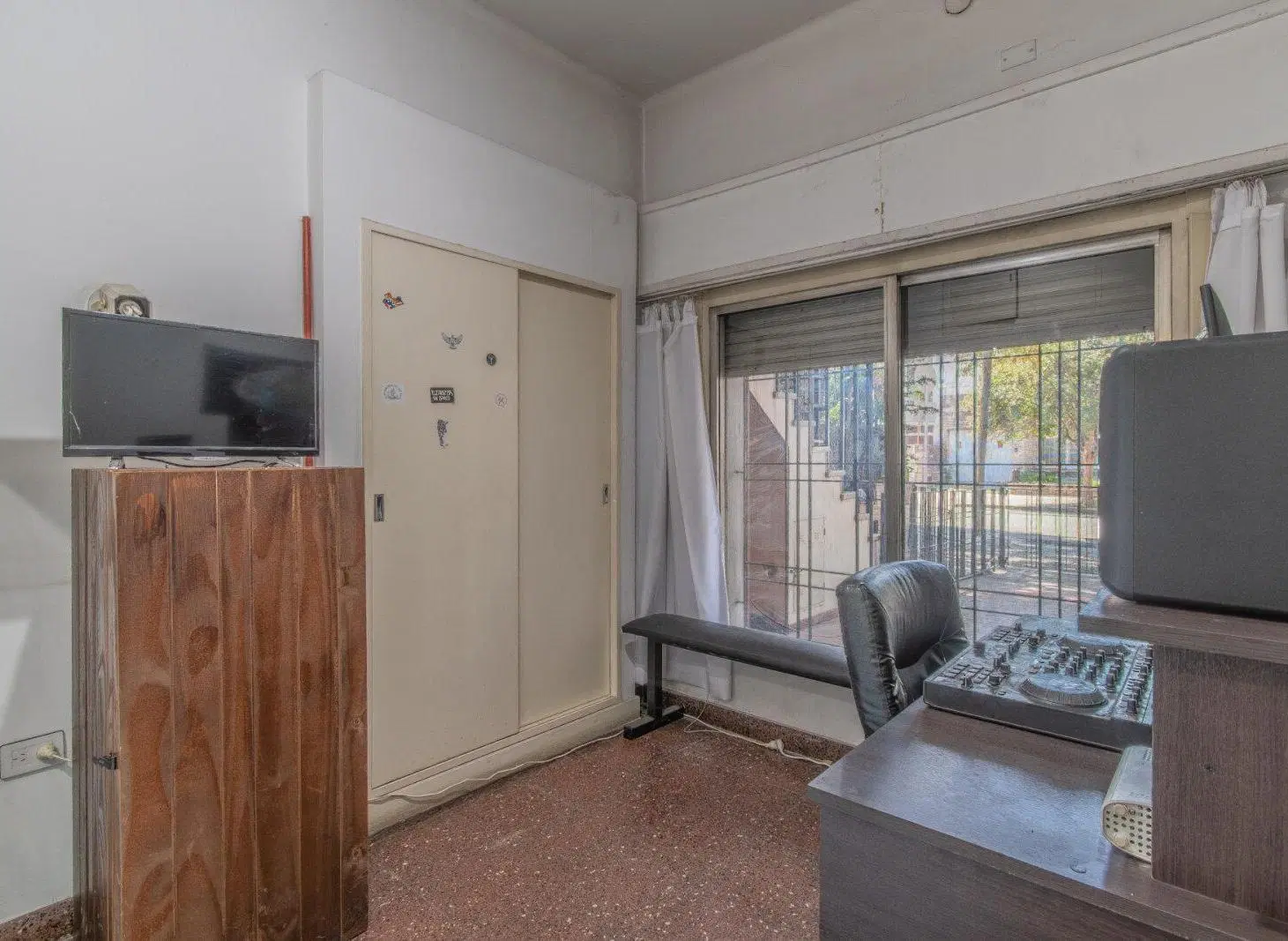 VENTA DE PH 3 AMBIENTES CON PATIO Y ENTRADA INDEPENDIENTE EN VERSALLES 4