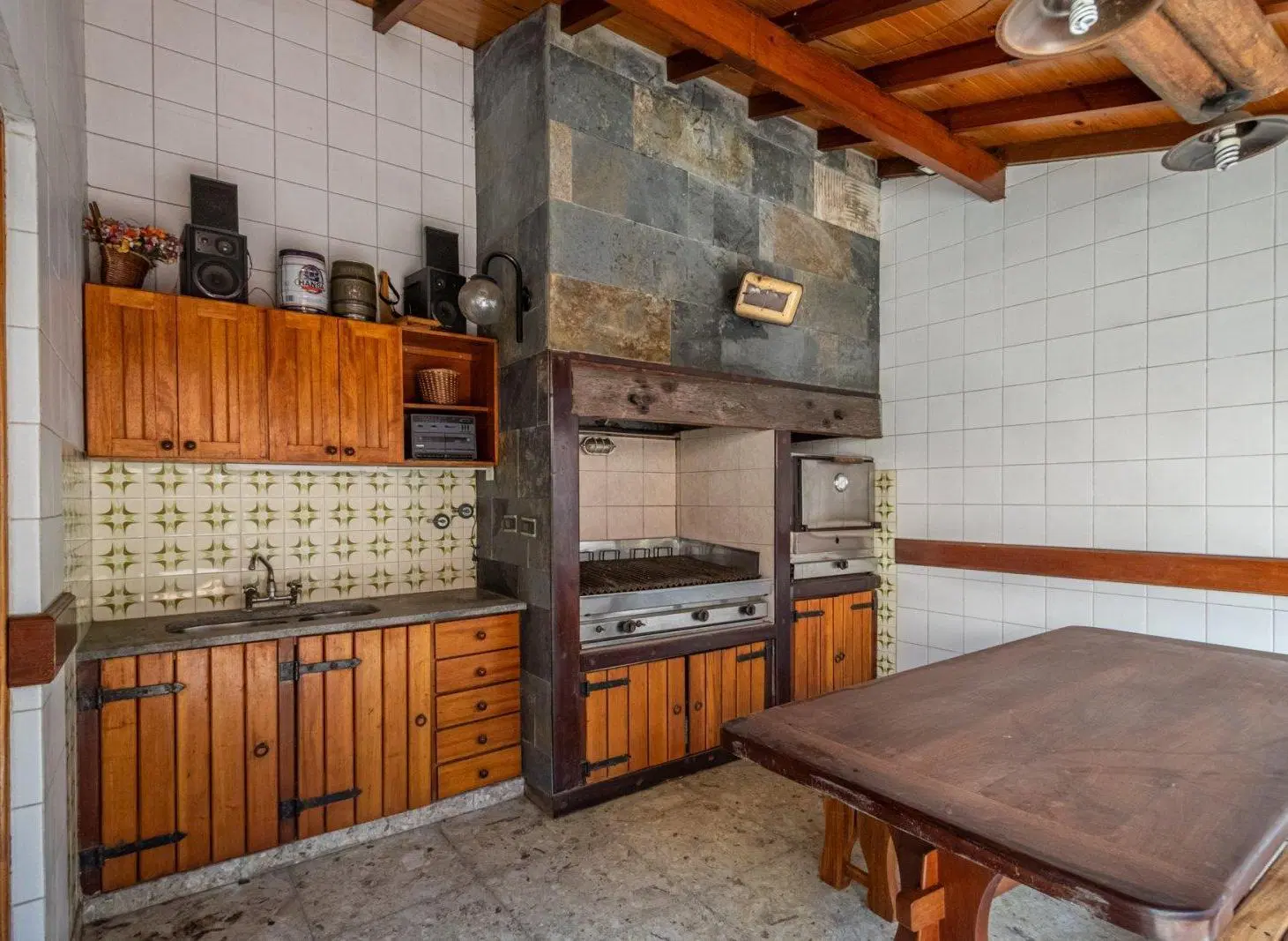 VENTA DE CASA 4 AMBIENTES, JARDIN, PATIO, PARRILLA, PILETA, QUINCHO Y COCHERA CUBIERTA FLORIDA 4