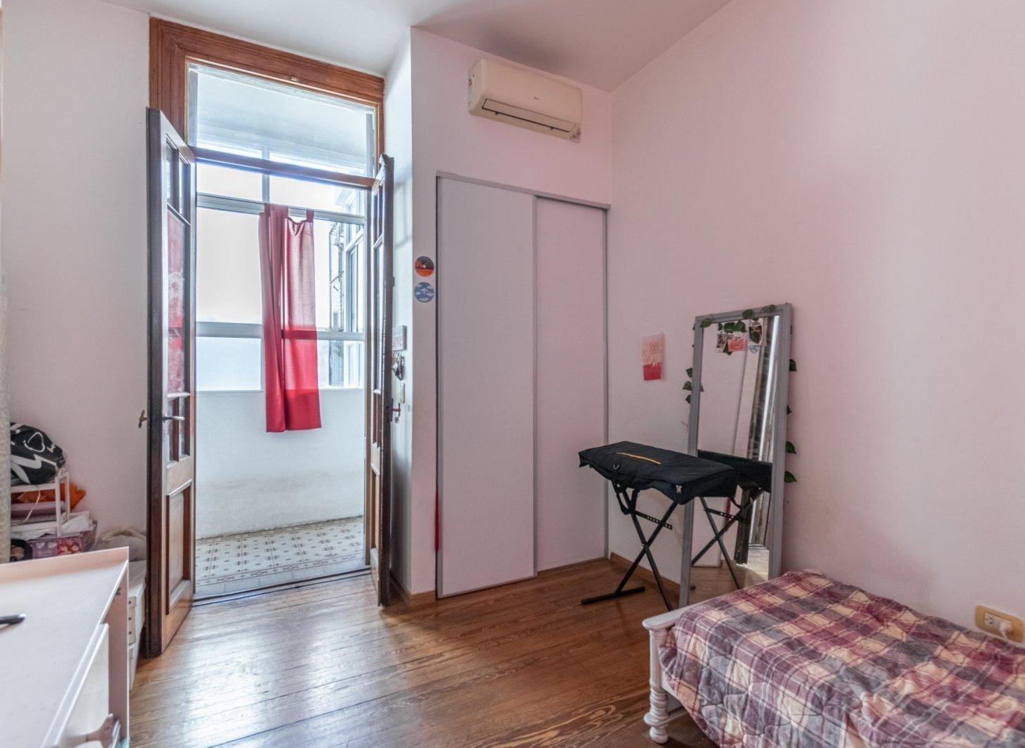 VENTA PH 5 AMBIENTES AL FRENTE, AMPLIO ESPACIO LIBRE Y QUINCHO CON PARRILLA EN CABALLITO