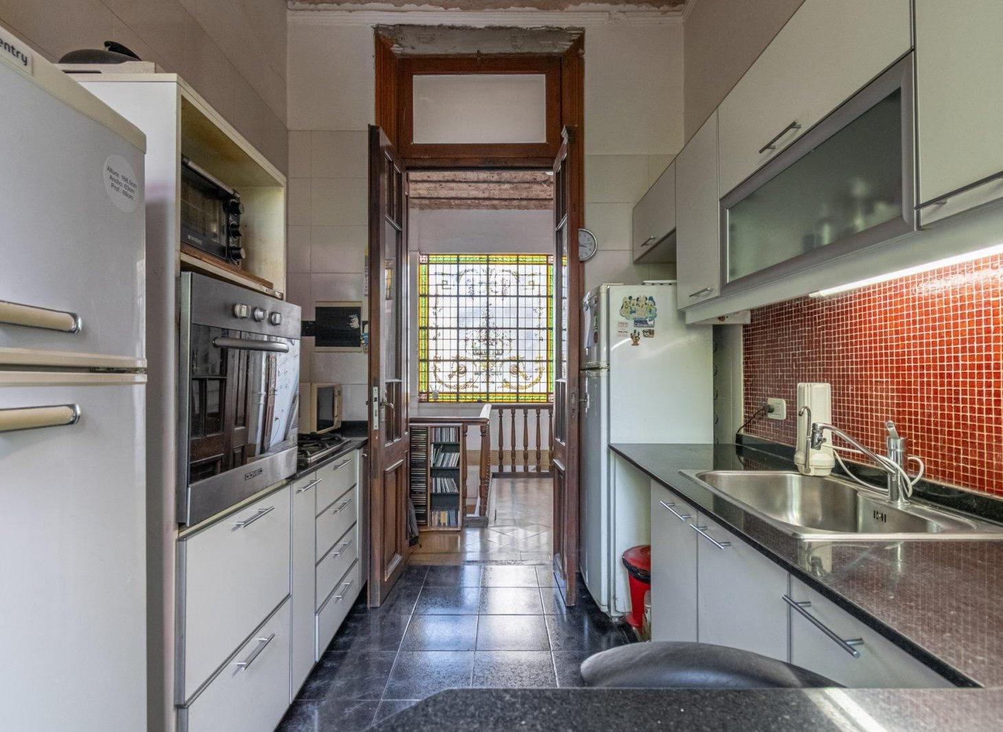 VENTA PH 5 AMBIENTES AL FRENTE, AMPLIO ESPACIO LIBRE Y QUINCHO CON PARRILLA EN CABALLITO