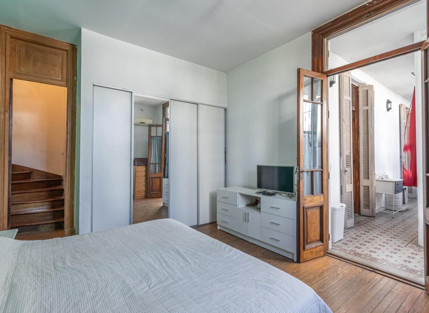 VENTA PH 5 AMBIENTES AL FRENTE, AMPLIO ESPACIO LIBRE Y QUINCHO CON PARRILLA EN CABALLITO