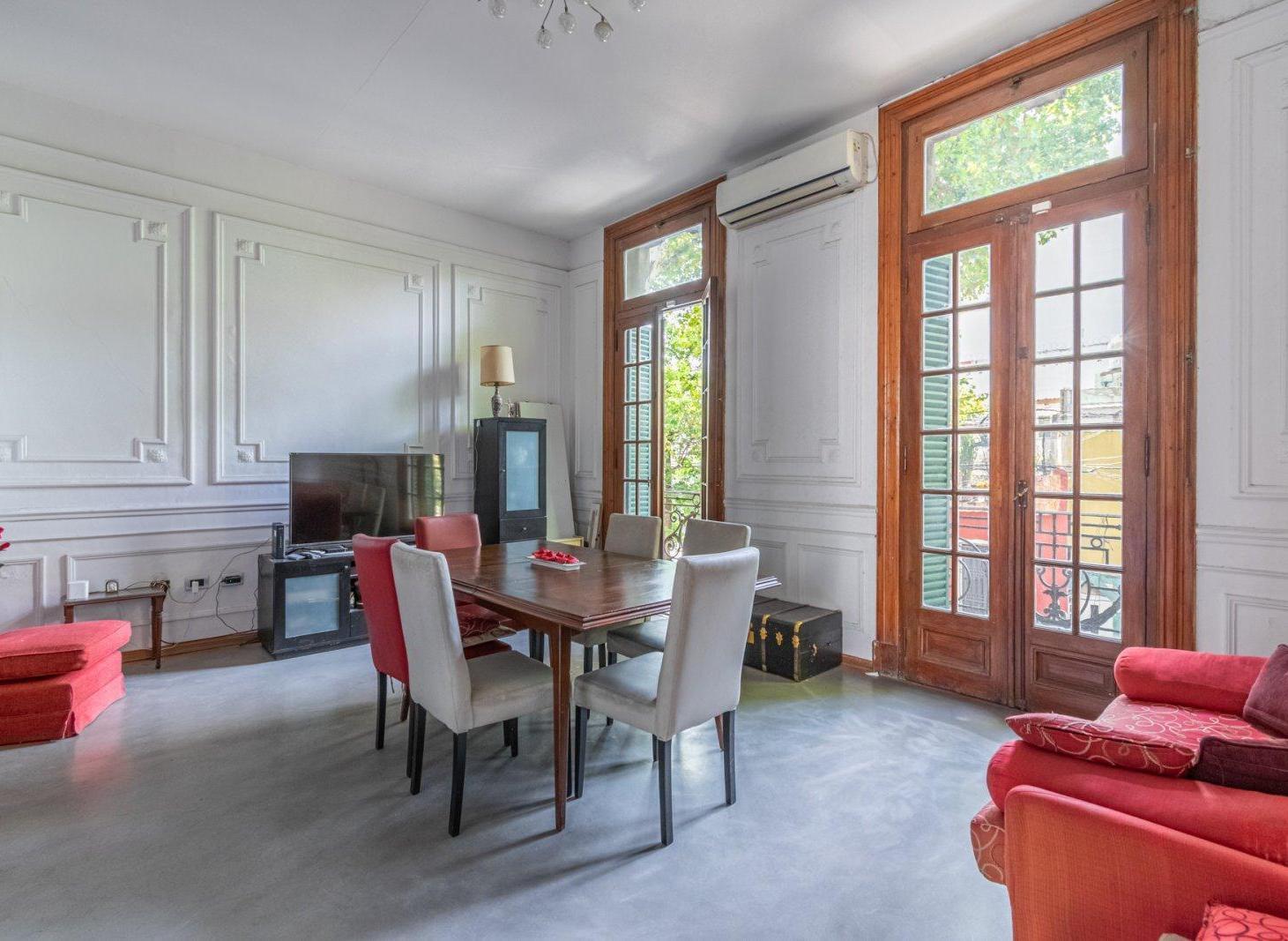 VENTA PH 5 AMBIENTES AL FRENTE, AMPLIO ESPACIO LIBRE Y QUINCHO CON PARRILLA EN CABALLITO