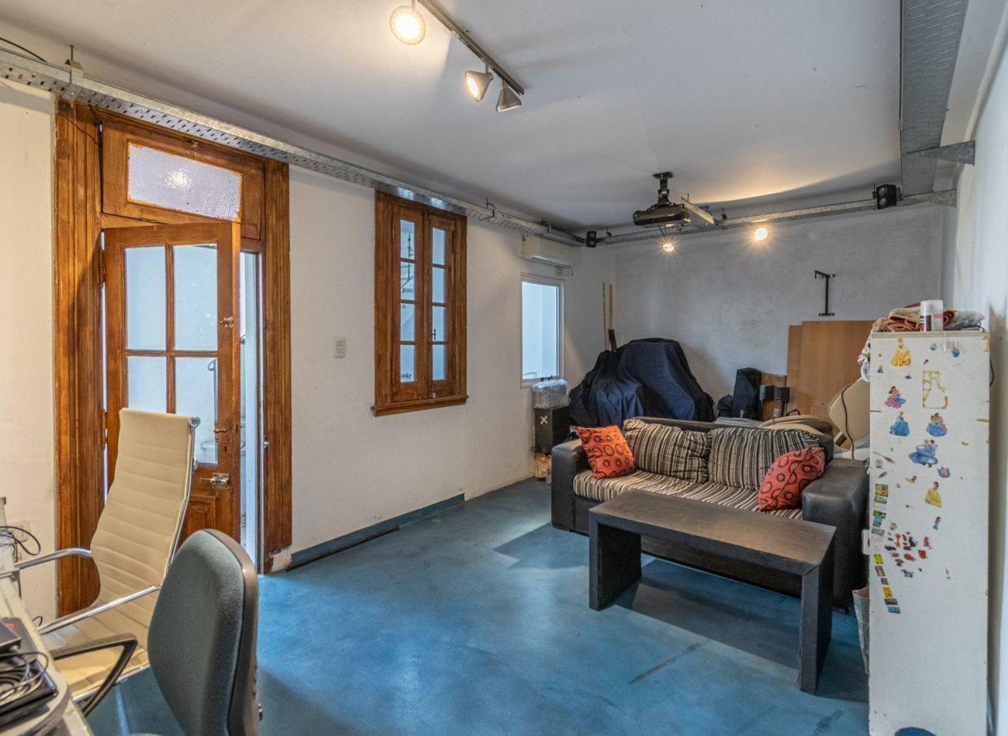 VENTA PH 5 AMBIENTES AL FRENTE, AMPLIO ESPACIO LIBRE Y QUINCHO CON PARRILLA EN CABALLITO