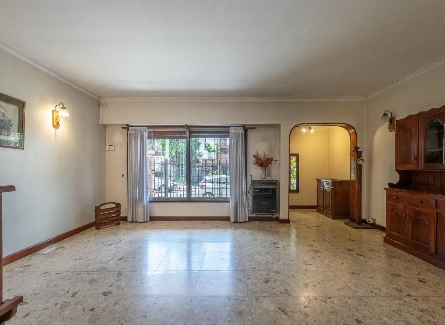 VENTA DE CASA 4 AMBIENTES, JARDIN, PATIO, PARRILLA, PILETA, QUINCHO Y COCHERA CUBIERTA FLORIDA 4