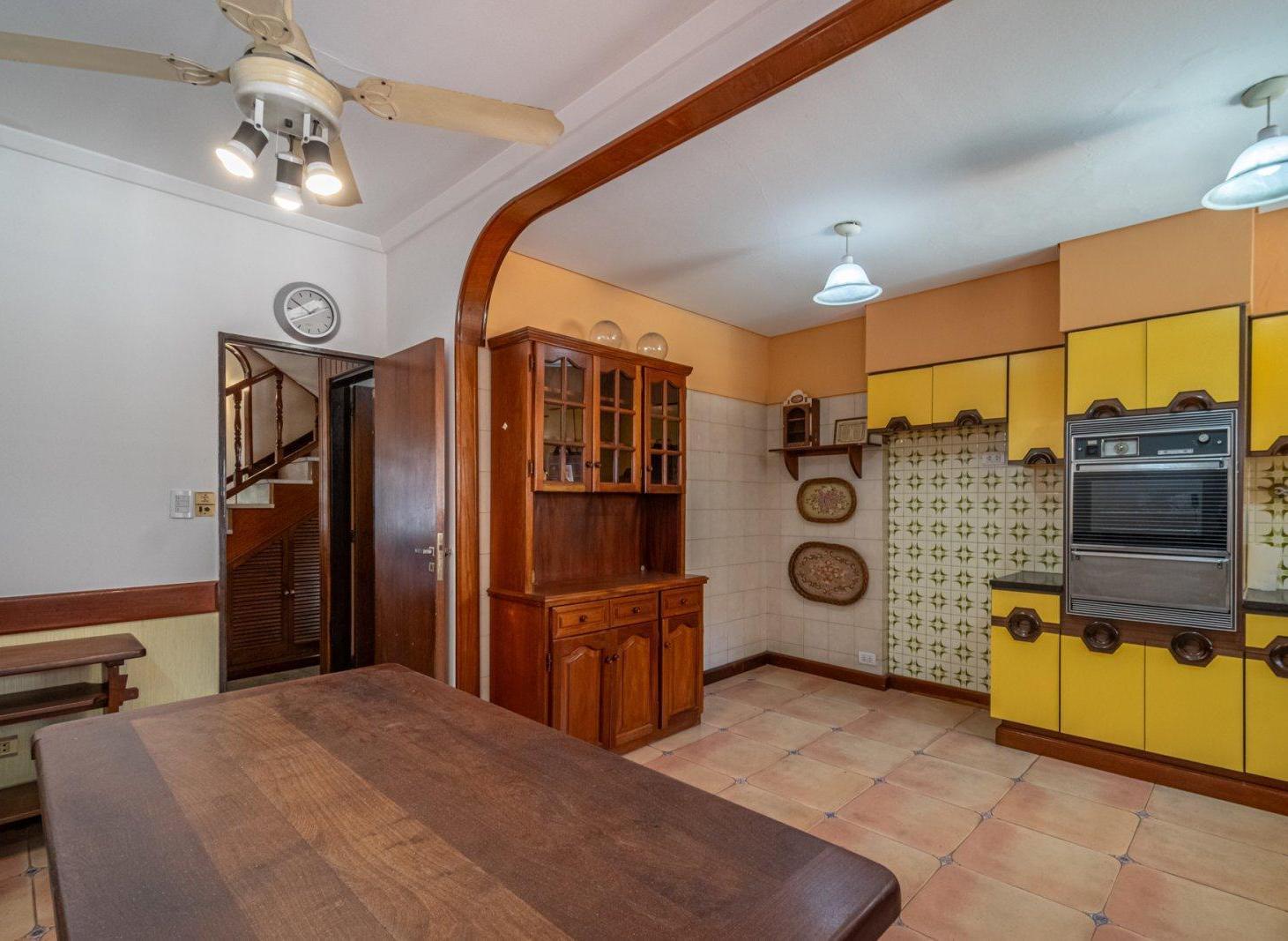 VENTA DE CASA 4 AMBIENTES, JARDIN, PATIO, PARRILLA, PILETA, QUINCHO Y COCHERA CUBIERTA FLORIDA