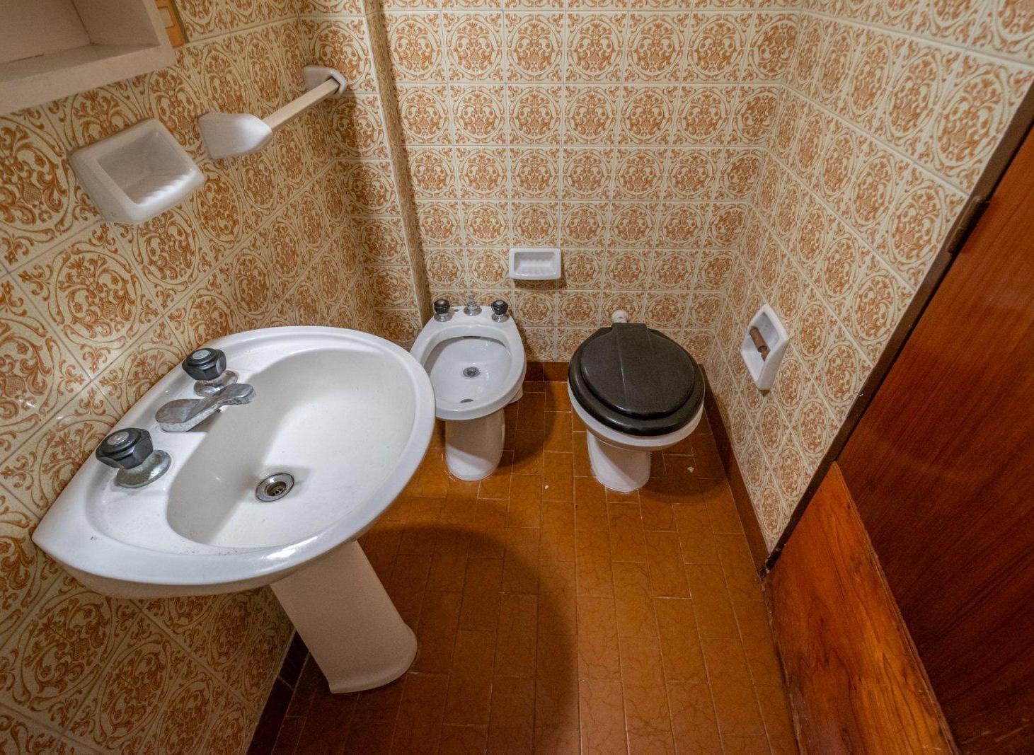VENTA DE CASA 4 AMBIENTES, JARDIN, PATIO, PARRILLA, PILETA, QUINCHO Y COCHERA CUBIERTA FLORIDA