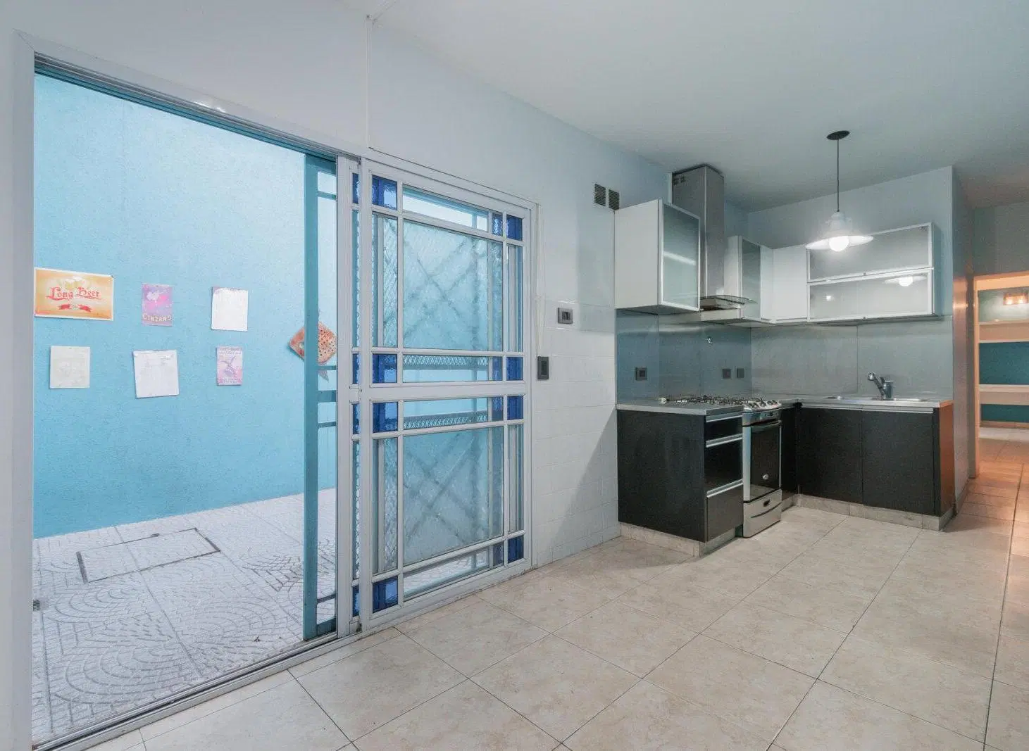 VENTA DE CASA EN 2 PLANTAS 4 AMBIENTES C/2 PATIOS EN BANFIELD ESTE 5