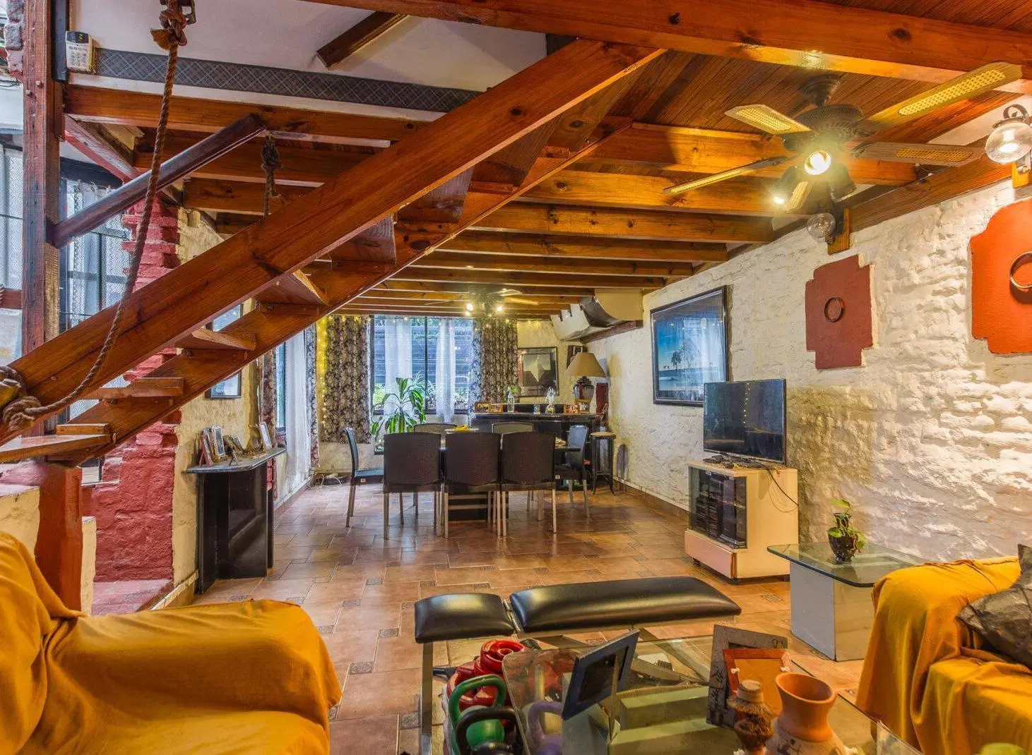 VENTA CASA LOTE PROPIO DE 5 AMBIENTES CON COCHERA Y TERRAZA EN VILLA DEL PARQUE 4