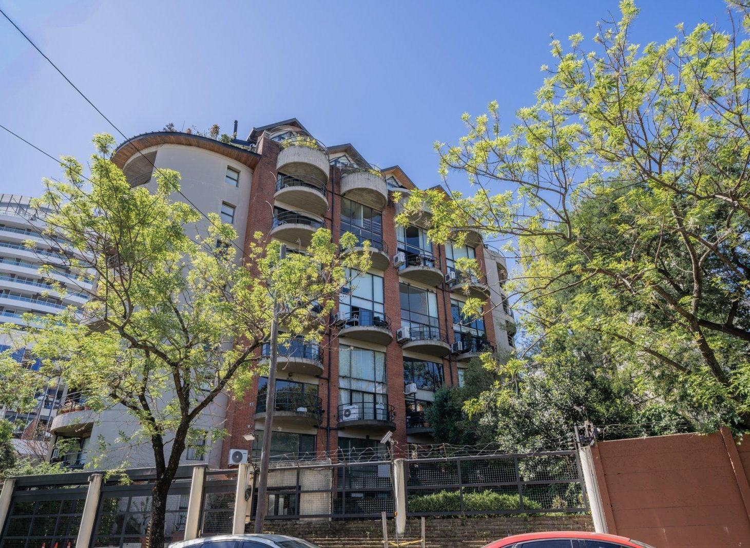 VENTA DEPTO DUPLEX TIPO LOFT DE 2 AMBIENTES A REFACCIONAR CON COCHERA Y FULL AMENITIES